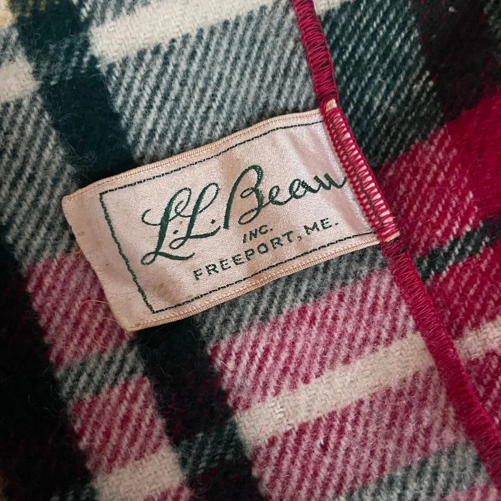 L.L. Bean beautiful Wool Red, Green and Cream Tartan Throw